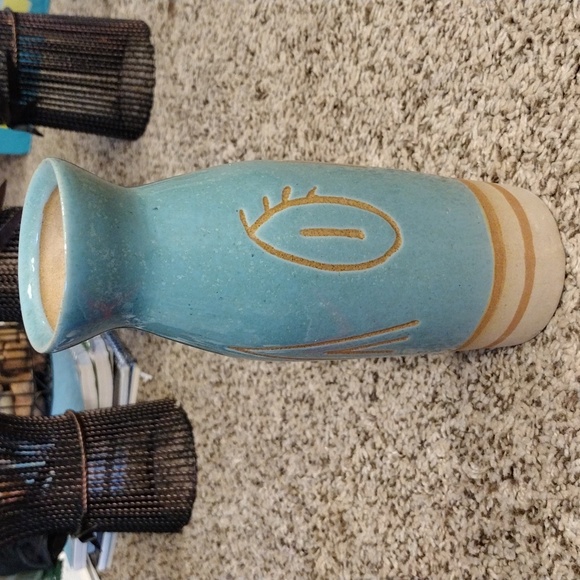 Vase - Picture 2 of 9